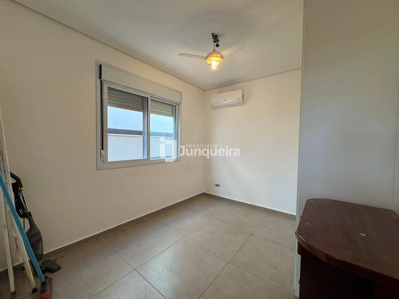 Casa em Condomínio à venda no Reserva do Engenho , 3 quartos, sendo 3 suítes, 4 vagas, no bairro Reserva do Engenho em Piracicaba - SP