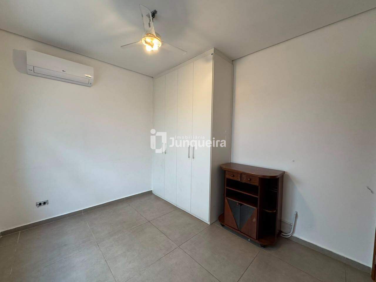 Casa em Condomínio à venda no Reserva do Engenho , 3 quartos, sendo 3 suítes, 4 vagas, no bairro Reserva do Engenho em Piracicaba - SP
