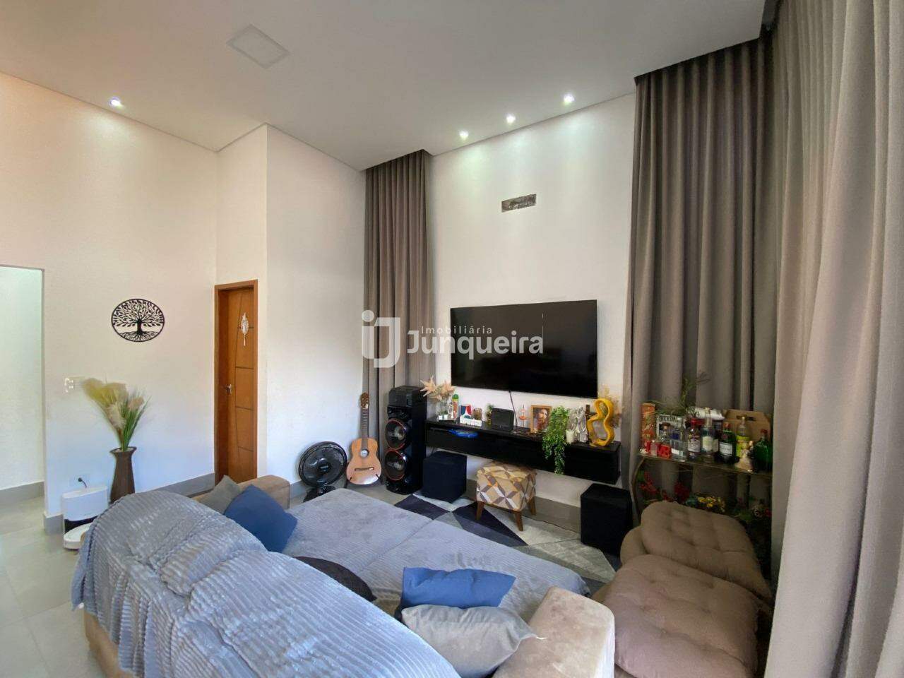 Casa à venda, 3 quartos, sendo 1 suíte, 4 vagas, no bairro Loteamento Santa Rosa em Piracicaba - SP