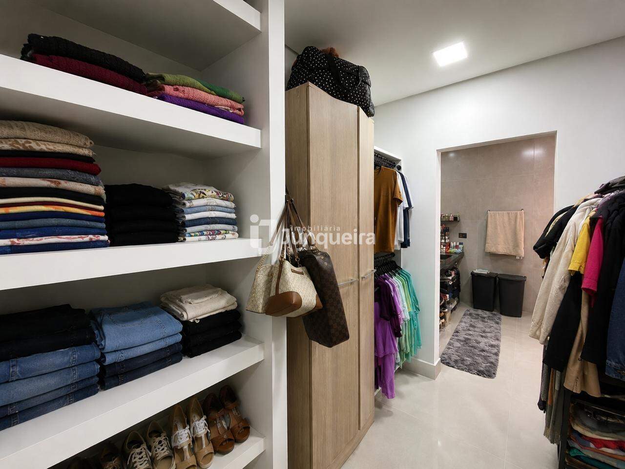 Casa à venda, 3 quartos, sendo 1 suíte, 4 vagas, no bairro Loteamento Santa Rosa em Piracicaba - SP