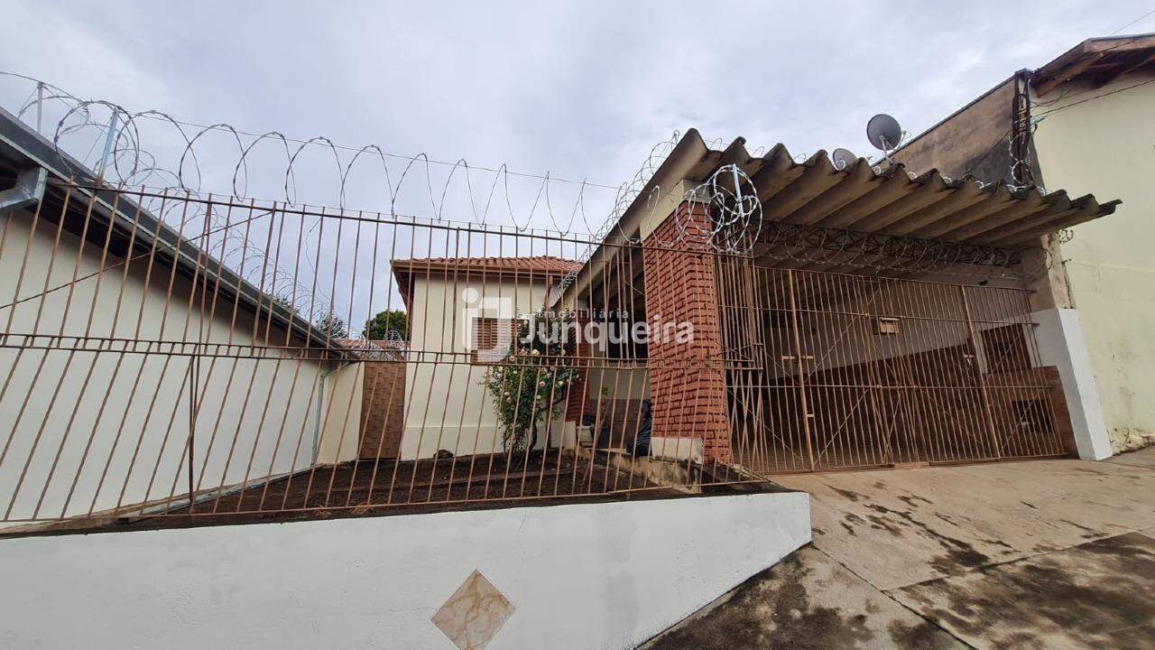 Casa para alugar, 2 quartos, 1 vaga, no bairro Paulista em Piracicaba - SP