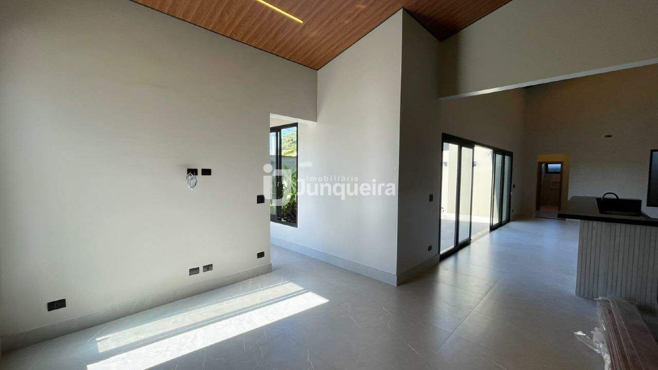 Casa em Condomínio à venda no Canadá Residencial, 3 quartos, sendo 1 suíte, 2 vagas, no bairro Ondas em Piracicaba - SP