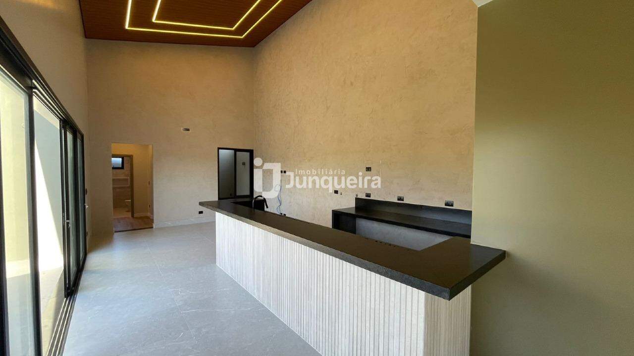 Casa em Condomínio à venda no Canadá Residencial, 3 quartos, sendo 1 suíte, 2 vagas, no bairro Ondas em Piracicaba - SP