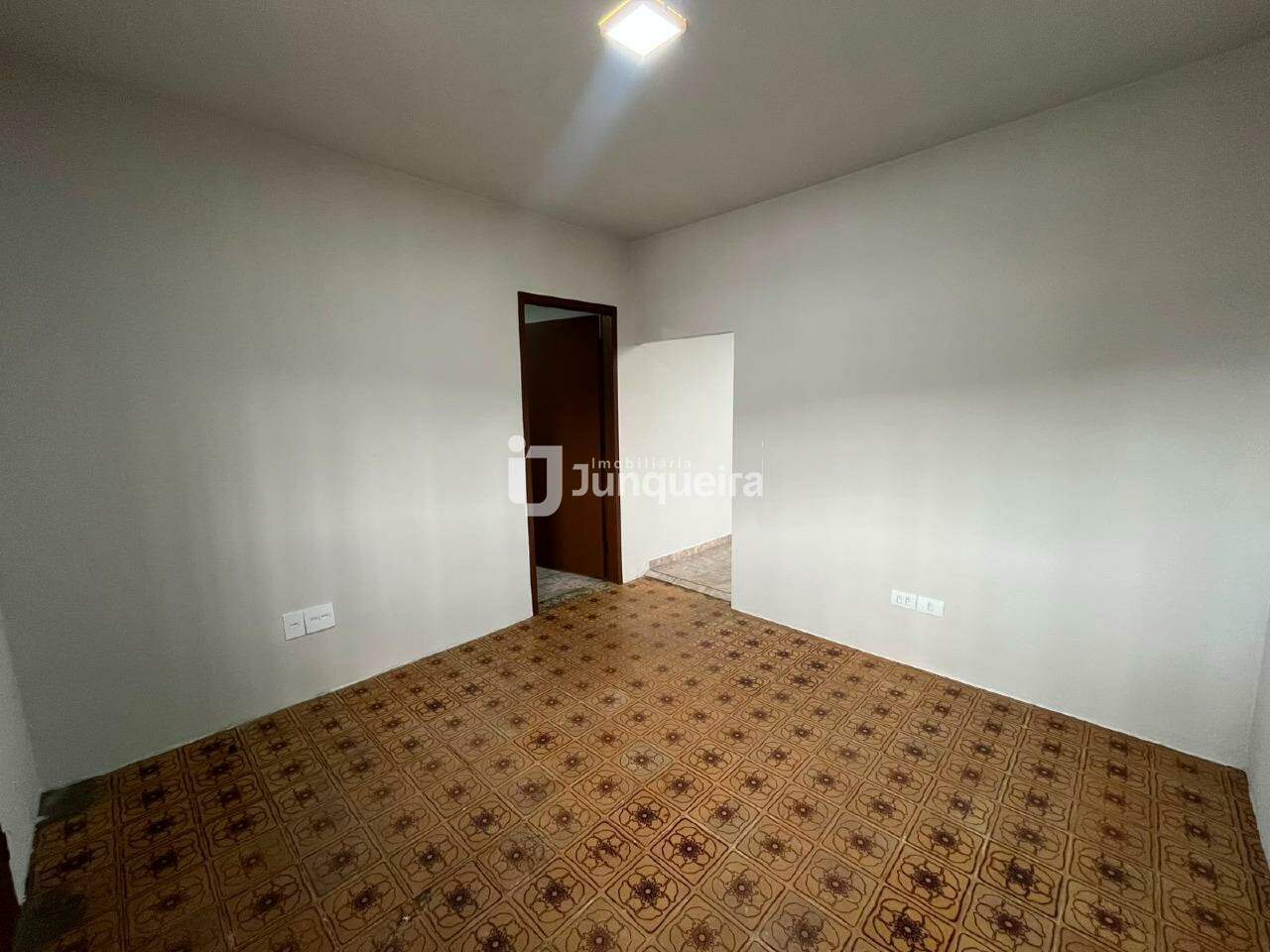 Casa para alugar, 3 quartos, 1 vaga, no bairro Jaraguá em Piracicaba - SP
