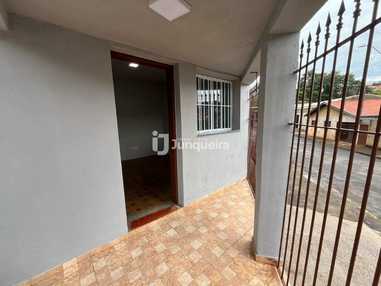 Casa para alugar, 3 quartos, 1 vaga, no bairro Jaraguá em Piracicaba - SP