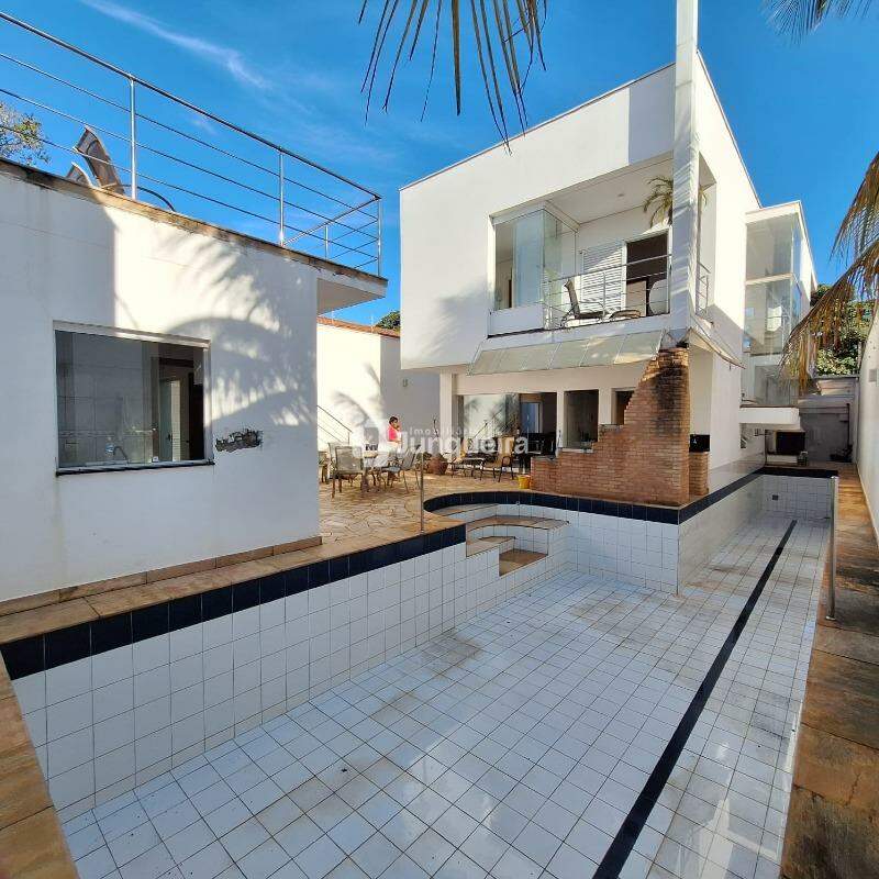 Casa à venda, 3 quartos, sendo 1 suíte, 4 vagas, no bairro Parque Santa Cecília em Piracicaba - SP