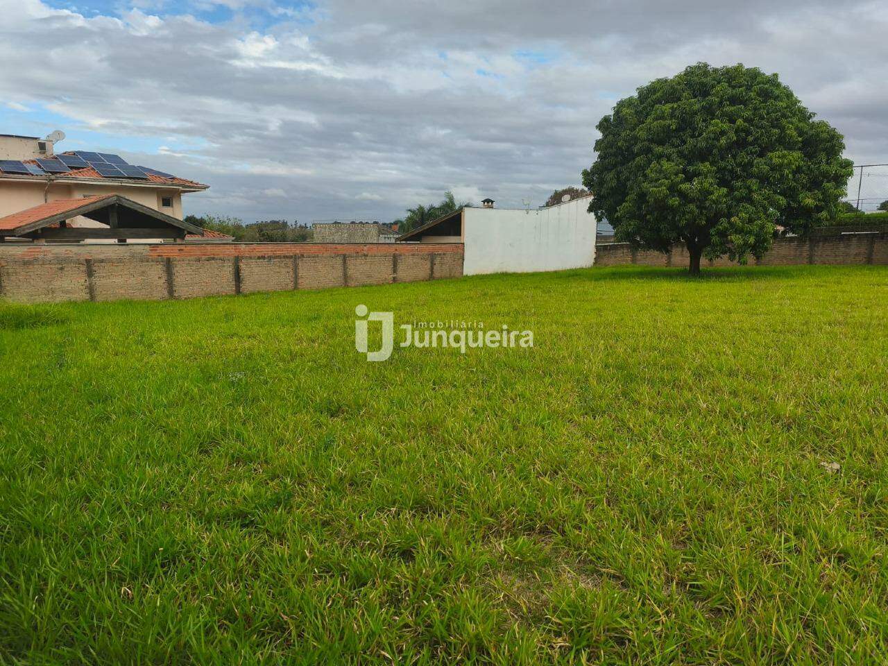 Terreno em Condomínio à venda no Vivenda do Sol, no bairro Recanto Universitário em Rio das Pedras - SP