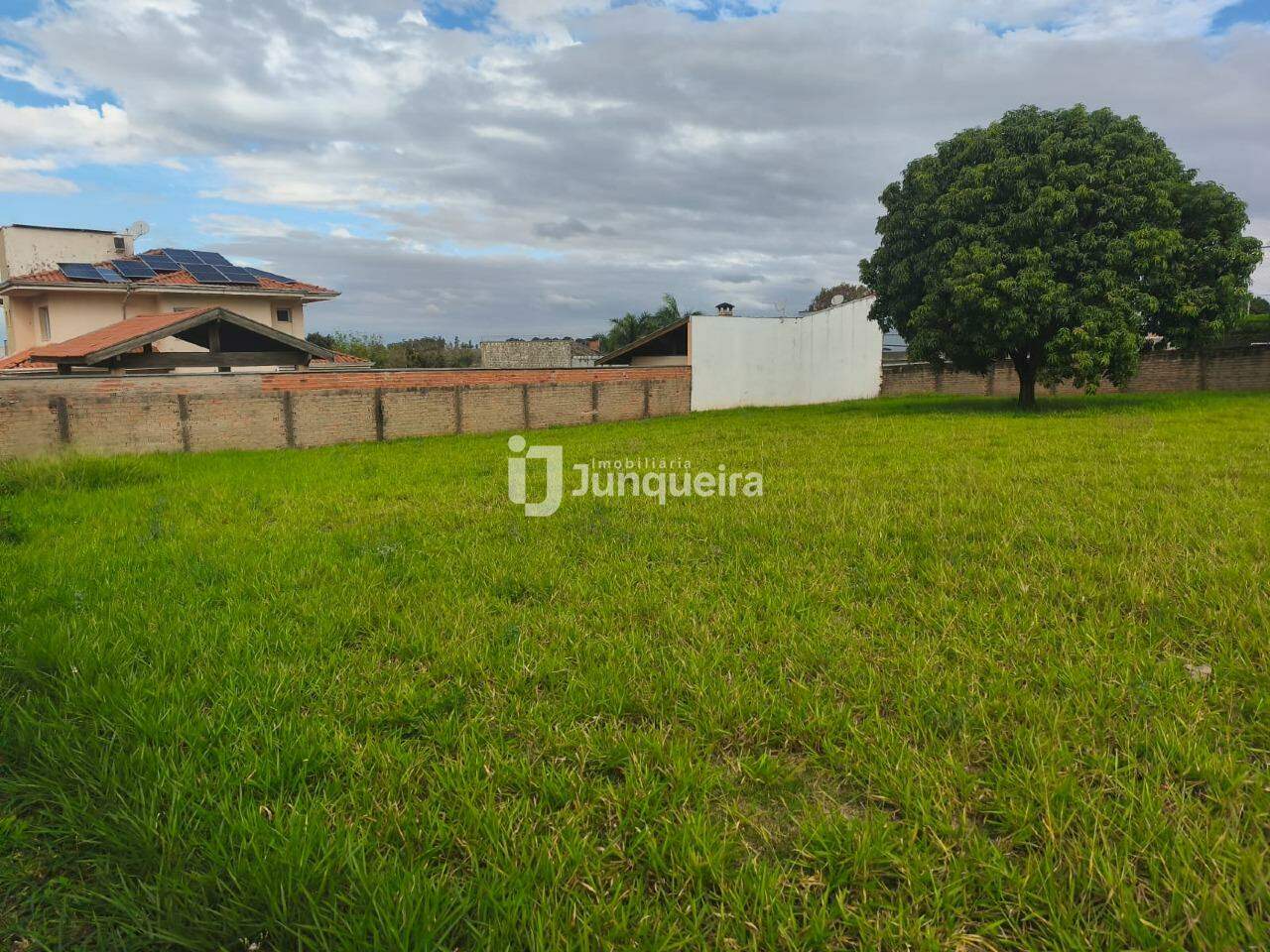 Terreno em Condomínio à venda no Vivenda do Sol, no bairro Recanto Universitário em Rio das Pedras - SP