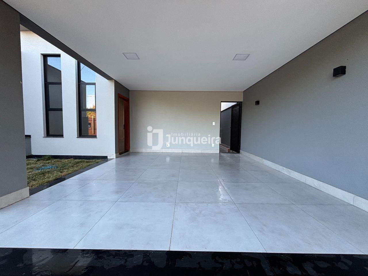 Casa em Condomínio à venda no Mônaco, 3 quartos, sendo 1 suíte, 2 vagas, no bairro Jardim Califórnia em Piracicaba - SP