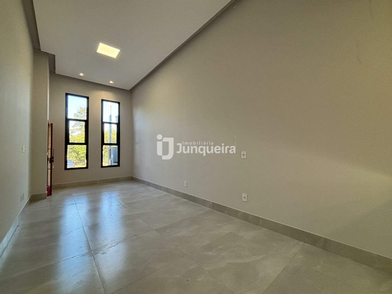 Casa em Condomínio à venda no Mônaco, 3 quartos, sendo 1 suíte, 2 vagas, no bairro Jardim Califórnia em Piracicaba - SP