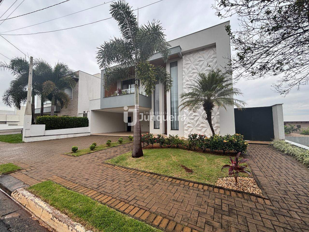 Casa em Condomínio à venda no Morada do Engenho, 3 quartos, sendo 3 suítes, 4 vagas, no bairro Morada do Engenho  em Piracicaba - SP