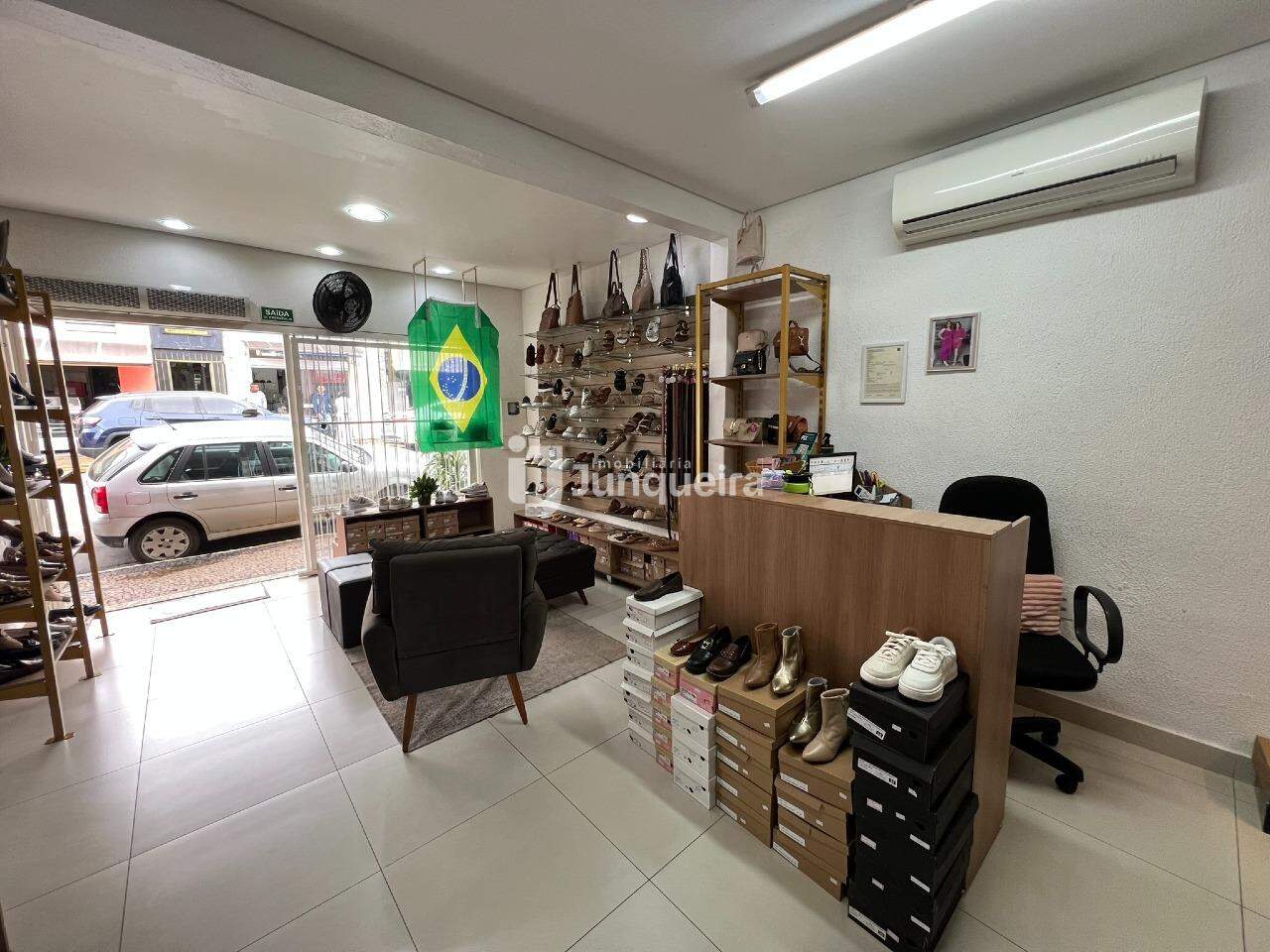 Salão para alugar, no bairro Centro em Rio das Pedras - SP