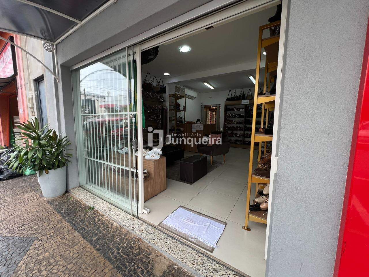 Salão para alugar, no bairro Centro em Rio das Pedras - SP