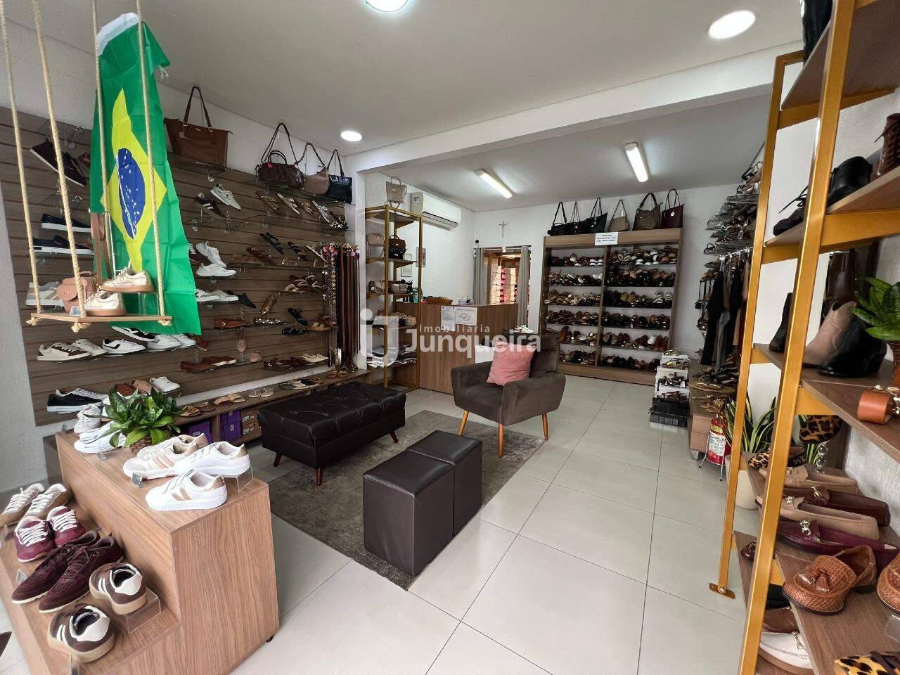 Salão para alugar, no bairro Centro em Rio das Pedras - SP