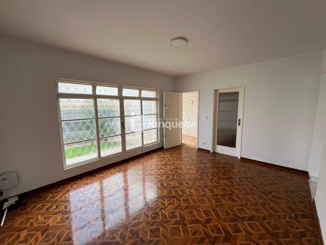 Casa Comercial para alugar, sendo 2 suítes, 1 vaga, no bairro Alemães em Piracicaba - SP