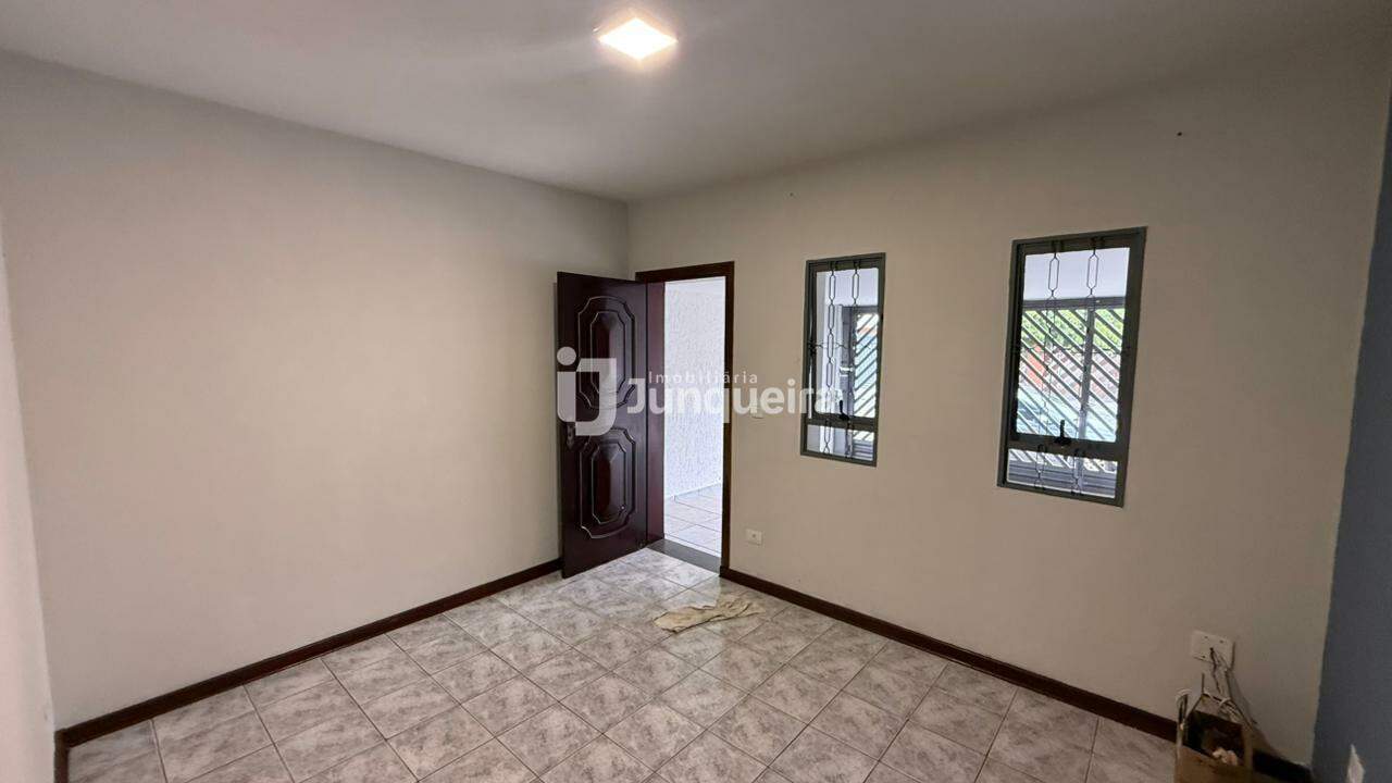Casa para alugar, 2 quartos, sendo 1 suíte, 2 vagas, no bairro Santa Terezinha em Piracicaba - SP
