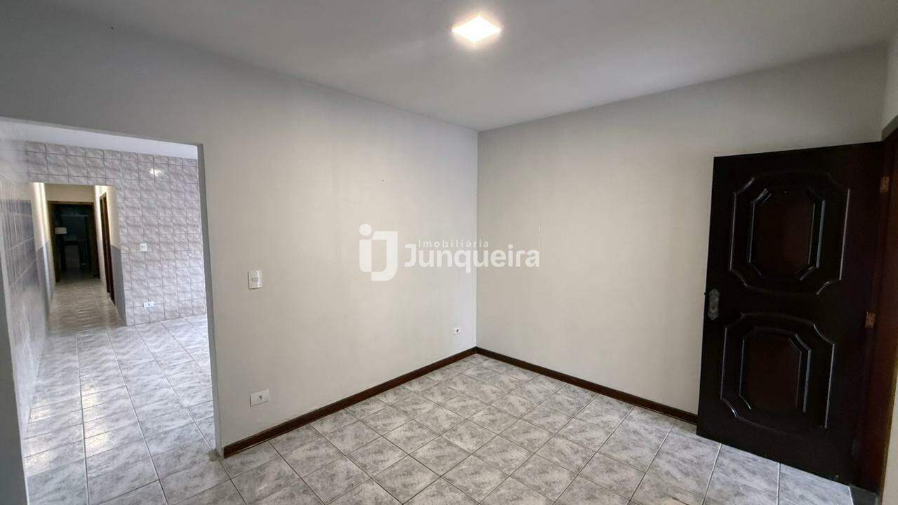 Casa para alugar, 2 quartos, sendo 1 suíte, 2 vagas, no bairro Santa Terezinha em Piracicaba - SP