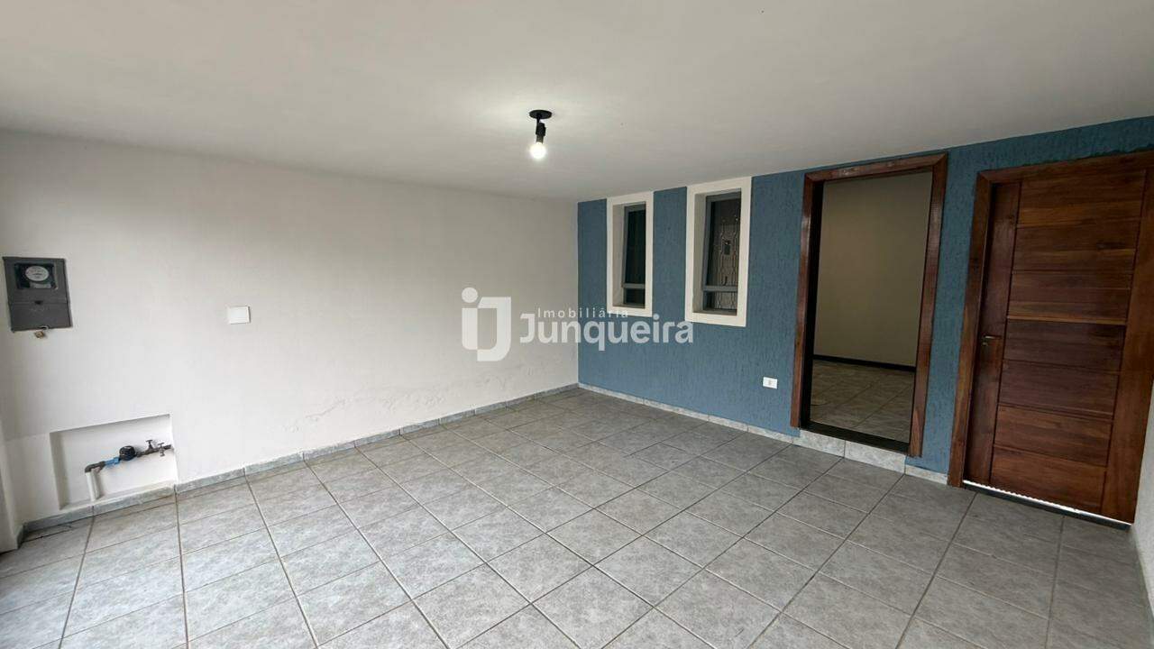 Casa para alugar, 2 quartos, sendo 1 suíte, 2 vagas, no bairro Santa Terezinha em Piracicaba - SP