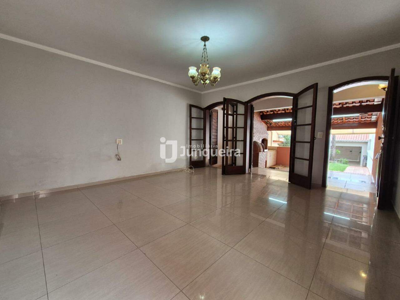 Casa à venda, 3 quartos, sendo 1 suíte, 2 vagas, no bairro São Dimas em Piracicaba - SP