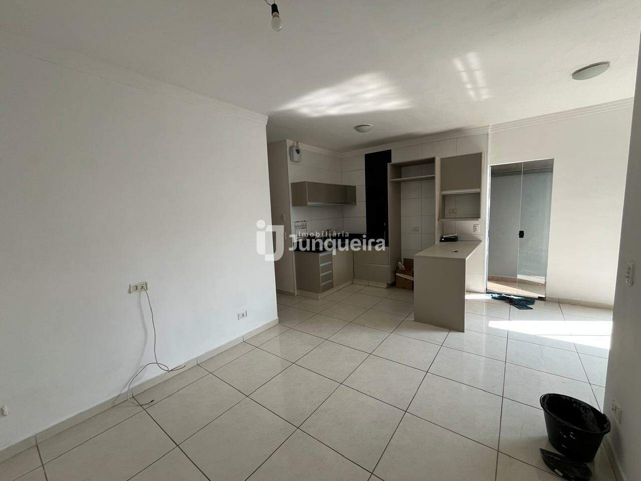 Casa para alugar, 2 quartos, sendo 1 suíte, 2 vagas, no bairro Vila Industrial em Piracicaba - SP