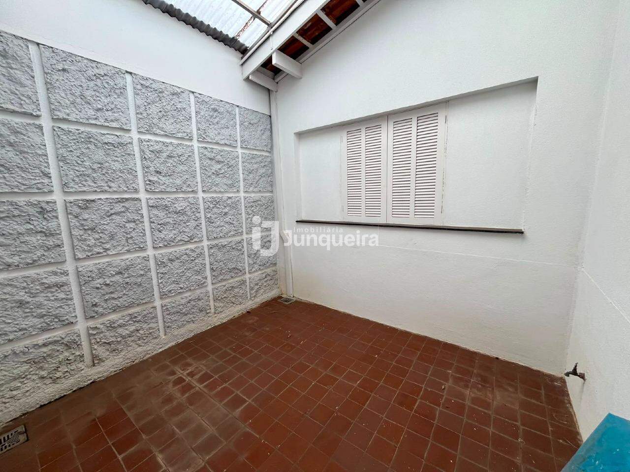 Casa Comercial à venda, sendo 2 suítes, 1 vaga, no bairro Alemães em Piracicaba - SP