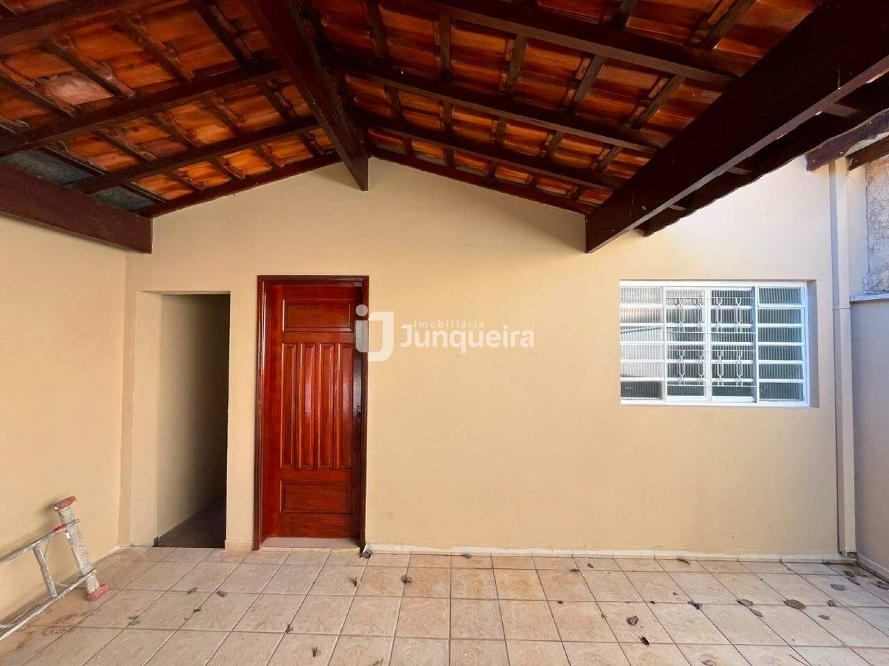 Casa para alugar, 2 quartos, sendo 1 suíte, 2 vagas, no bairro Santa Rosa Ipês em Piracicaba - SP