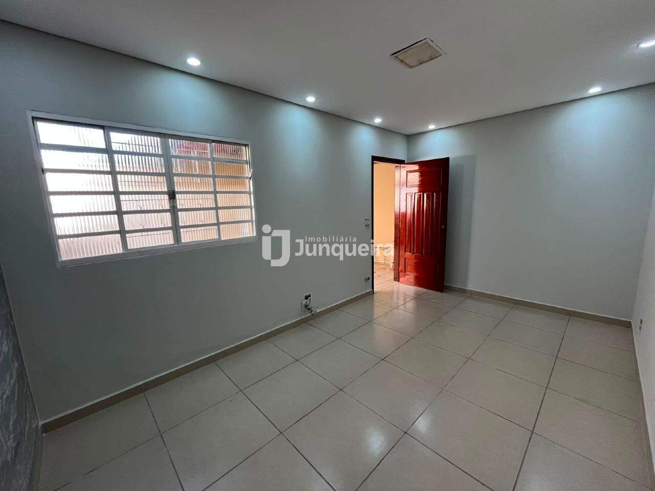 Casa para alugar, 2 quartos, sendo 1 suíte, 2 vagas, no bairro Santa Rosa Ipês em Piracicaba - SP