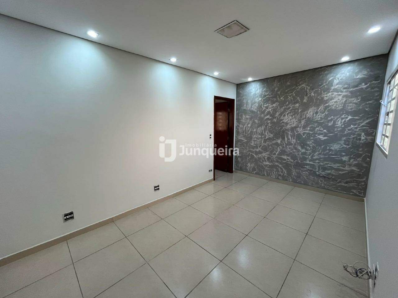 Casa para alugar, 2 quartos, sendo 1 suíte, 2 vagas, no bairro Santa Rosa Ipês em Piracicaba - SP