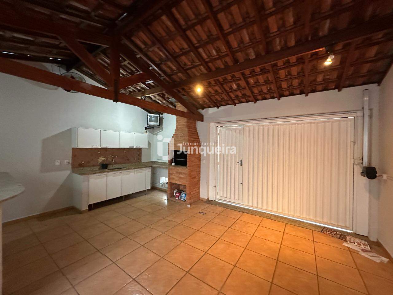 Casa à venda, 3 quartos, sendo 1 suíte, 2 vagas, no bairro Jardim Astúrias I em Piracicaba - SP