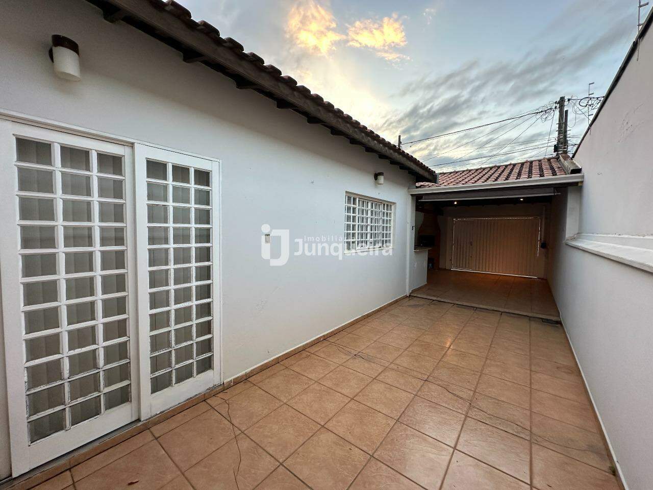 Casa à venda, 3 quartos, sendo 1 suíte, 2 vagas, no bairro Jardim Astúrias I em Piracicaba - SP