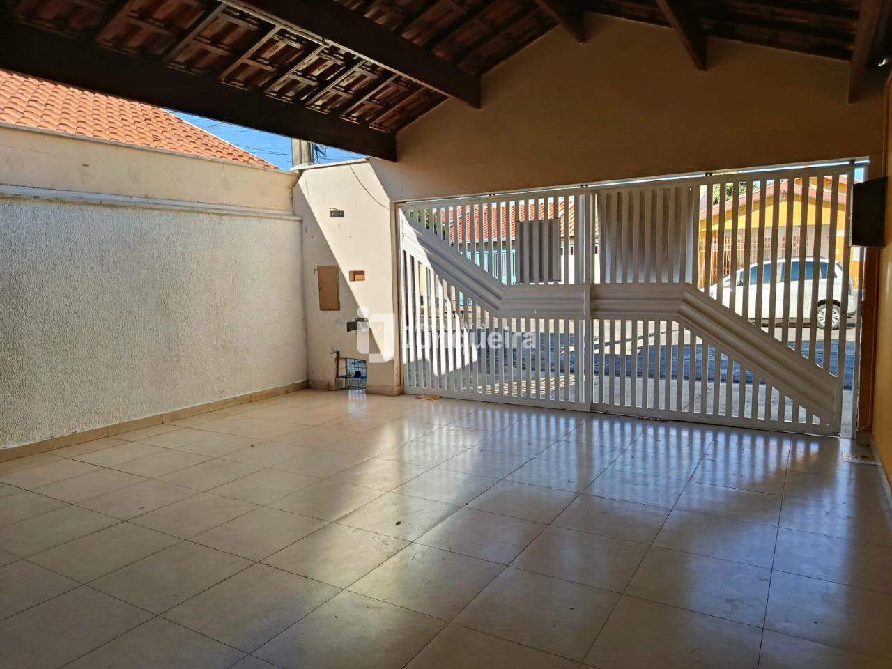 Casa à venda, 2 quartos, 2 vagas, no bairro Água Branca em Piracicaba - SP