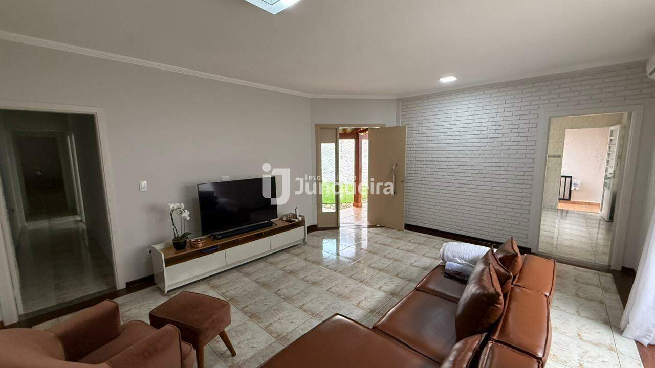 Casa para alugar, 2 quartos, sendo 1 suíte, 2 vagas, no bairro Nova Piracicaba em Piracicaba - SP