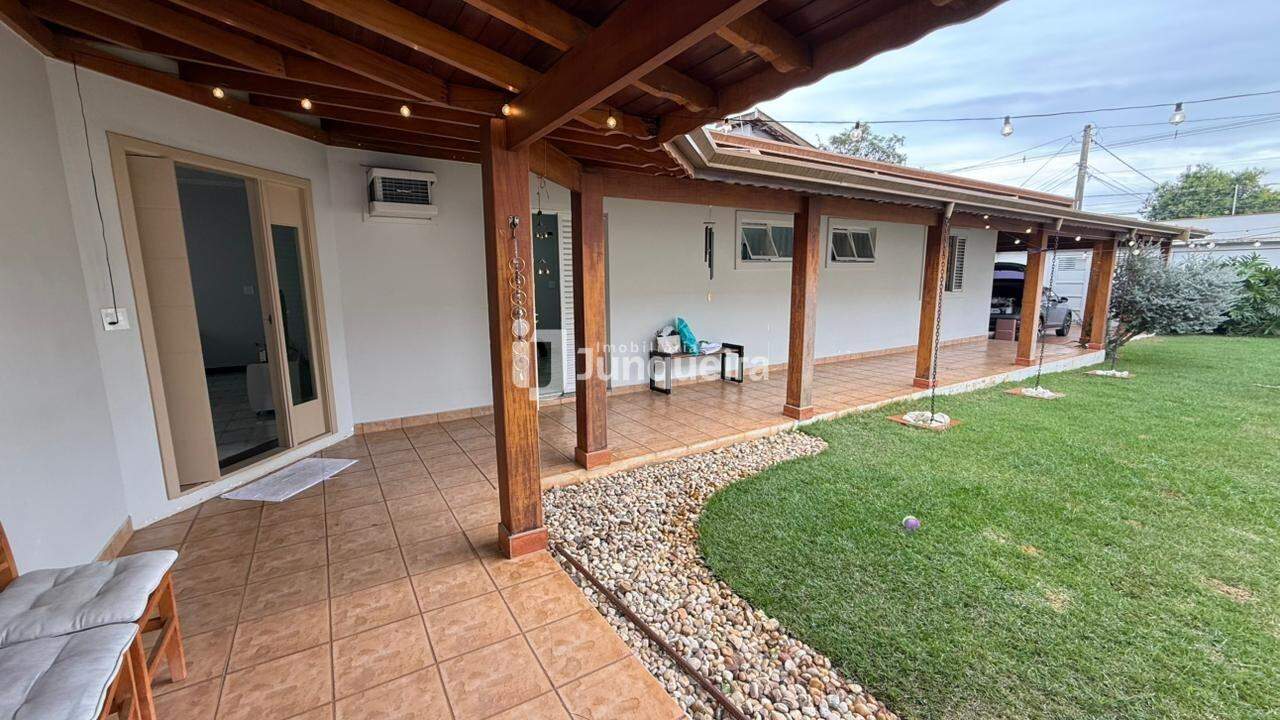 Casa para alugar, 2 quartos, sendo 1 suíte, 2 vagas, no bairro Nova Piracicaba em Piracicaba - SP