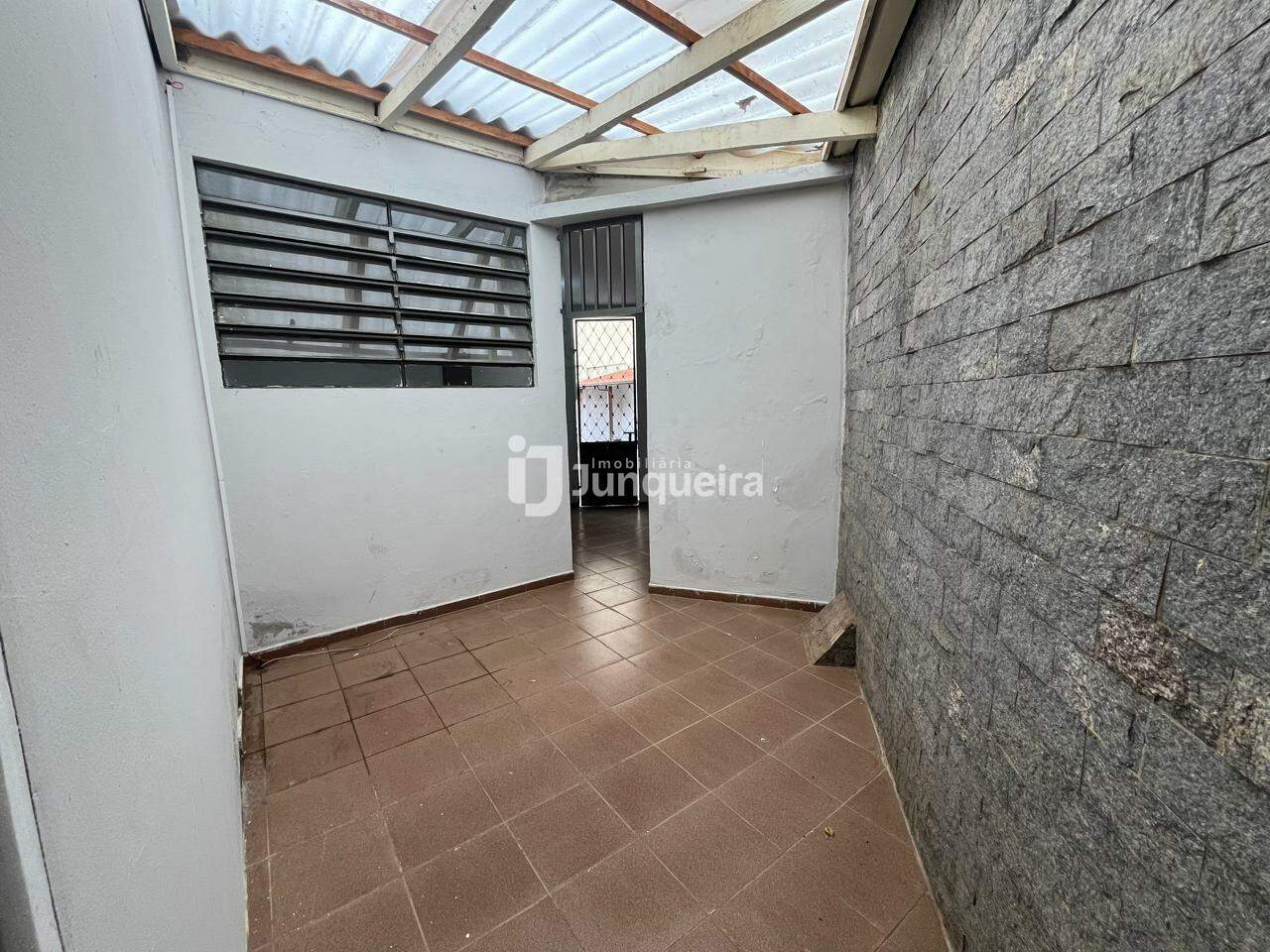 Casa para alugar, 3 quartos, sendo 1 suíte, 5 vagas, no bairro Centro em Piracicaba - SP