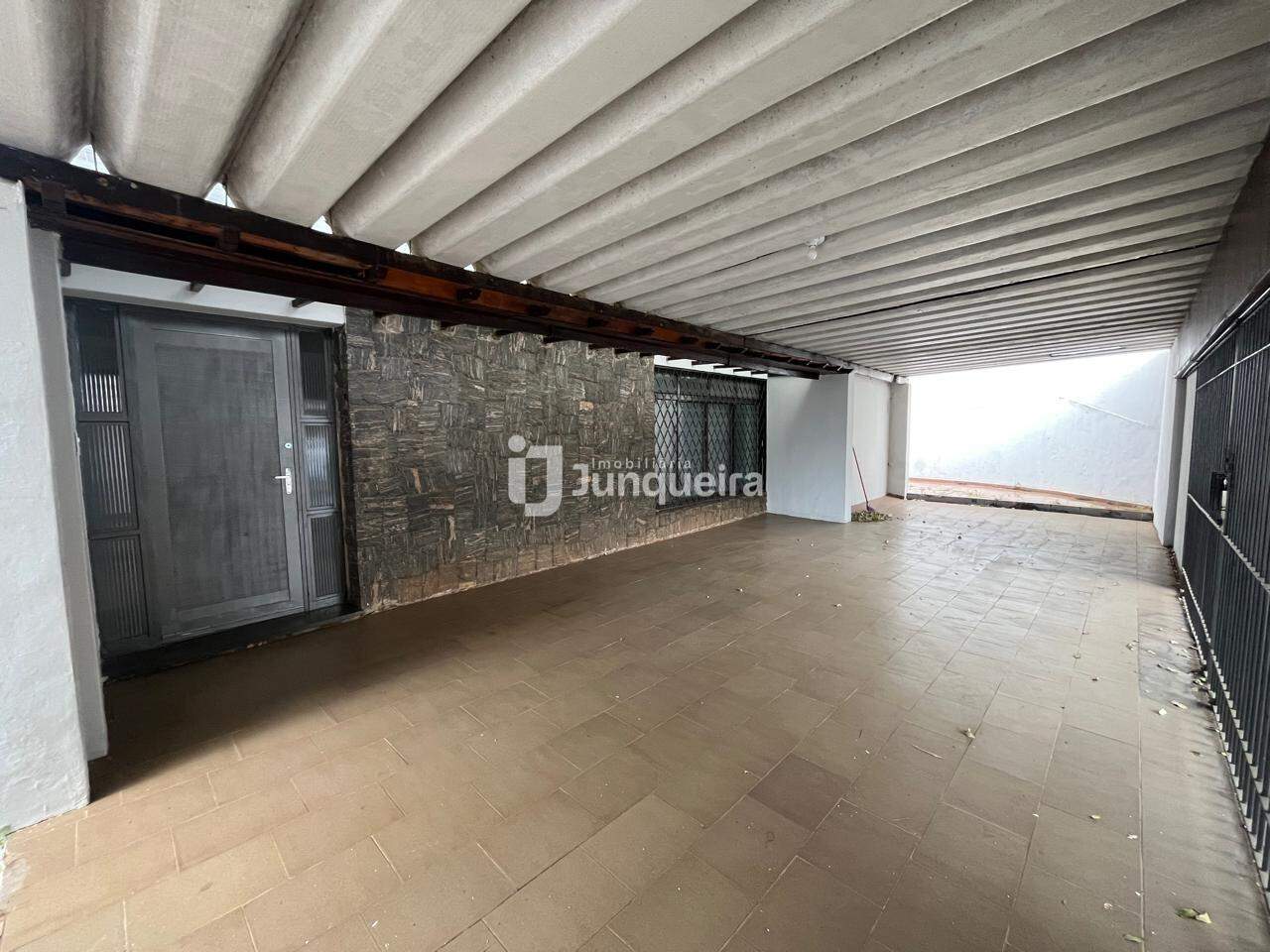 Casa para alugar, 3 quartos, sendo 1 suíte, 5 vagas, no bairro Centro em Piracicaba - SP