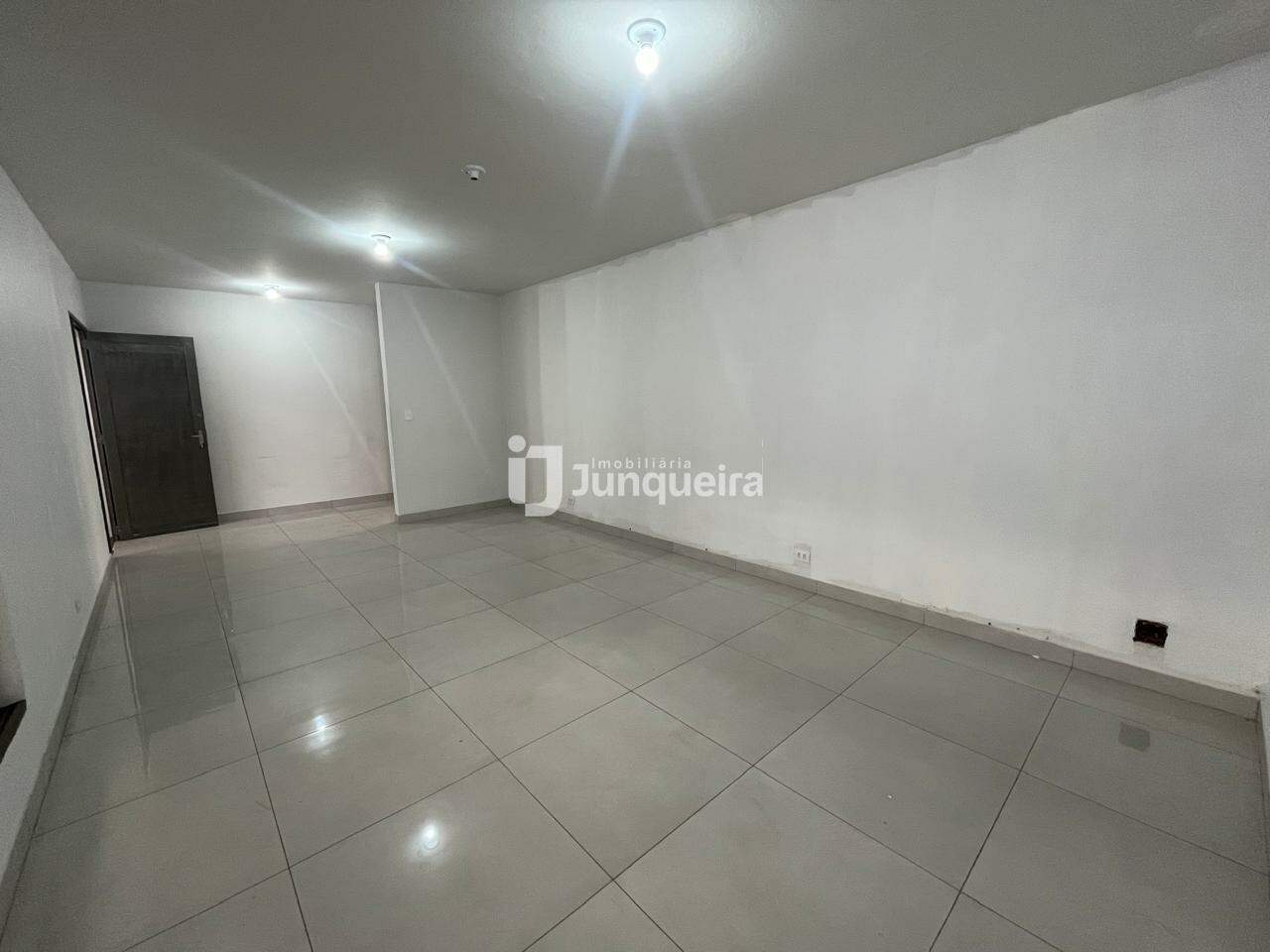 Casa para alugar, 3 quartos, sendo 1 suíte, 5 vagas, no bairro Centro em Piracicaba - SP