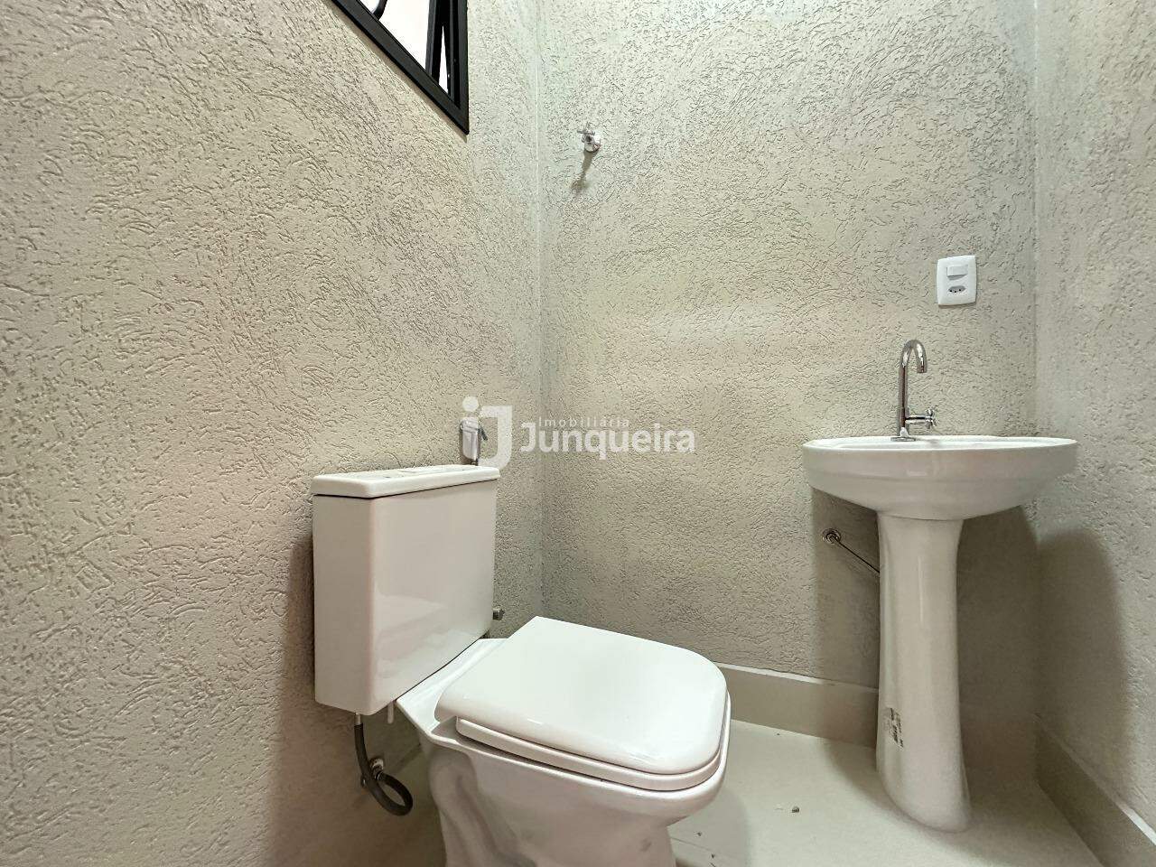 Casa à venda, 3 quartos, sendo 2 suítes, 2 vagas, no bairro Água Branca em Piracicaba - SP