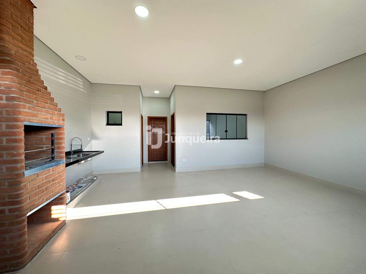 Casa à venda, 3 quartos, sendo 2 suítes, 2 vagas, no bairro Água Branca em Piracicaba - SP