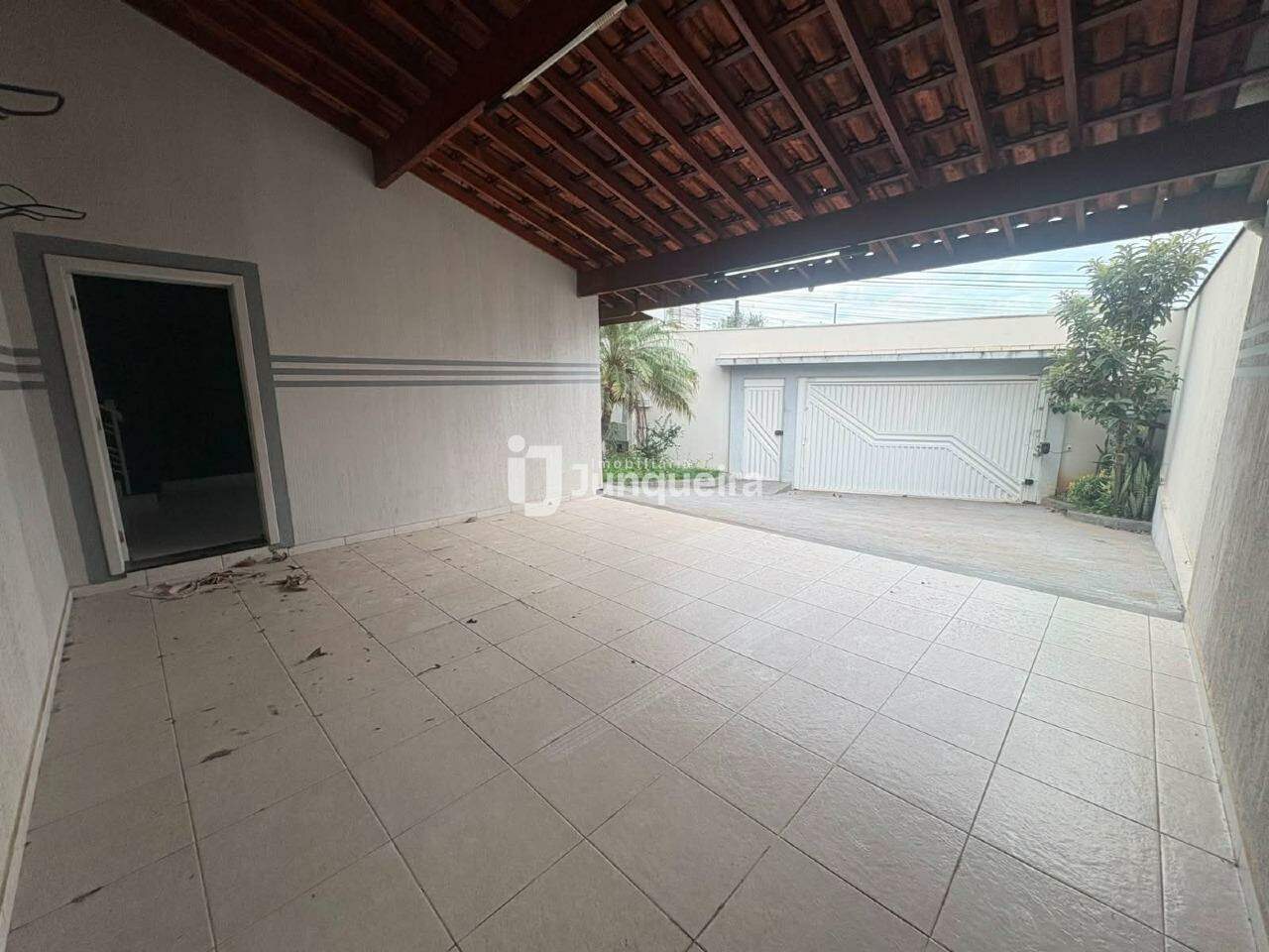 Casa à venda, 3 quartos, sendo 1 suíte, 4 vagas, no bairro Vila Independência em Piracicaba - SP