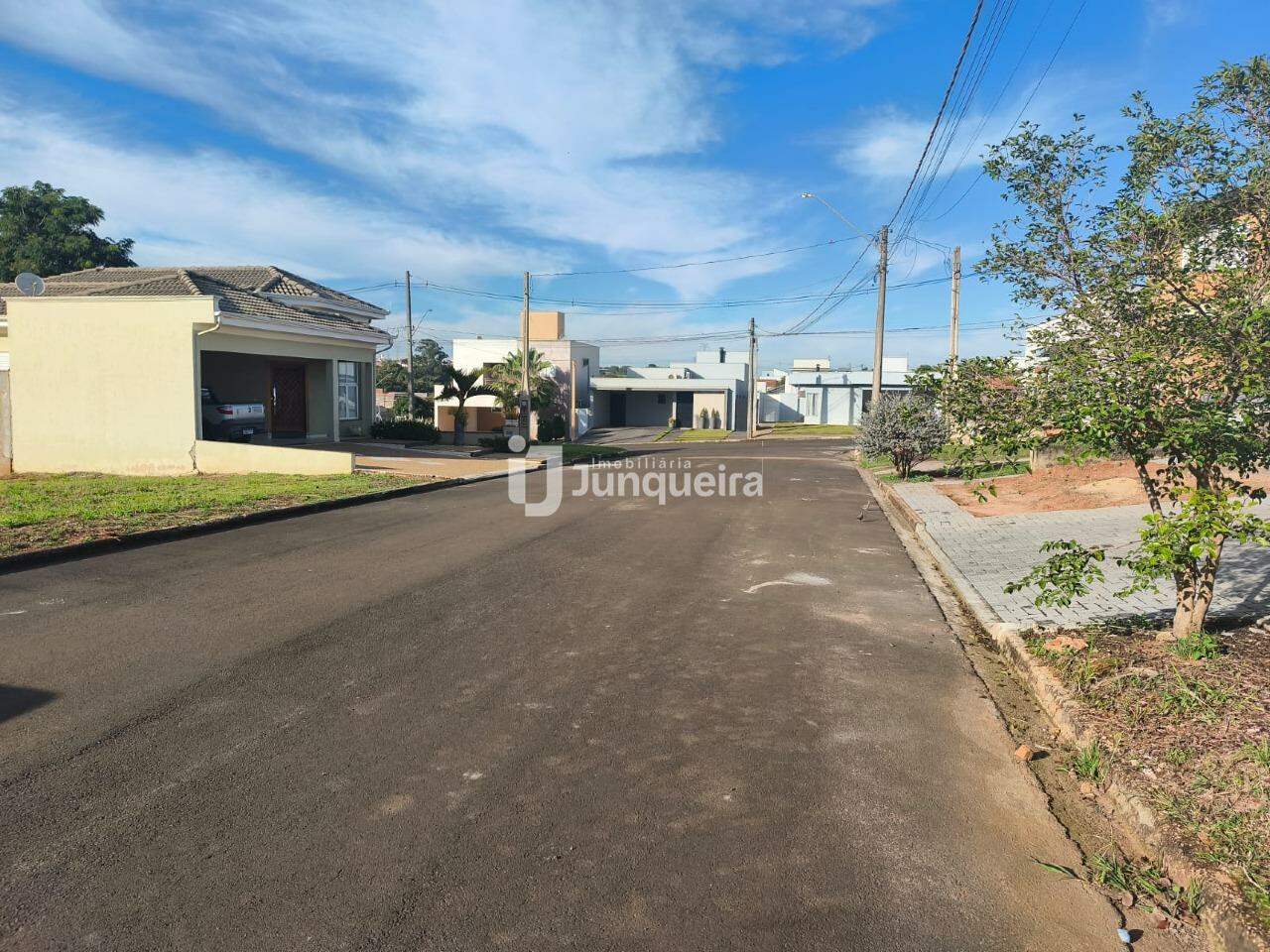 Terreno em Condomínio à venda no San Marino , no bairro Conjunto Residencial Vitório Cezarino em Rio das Pedras - SP