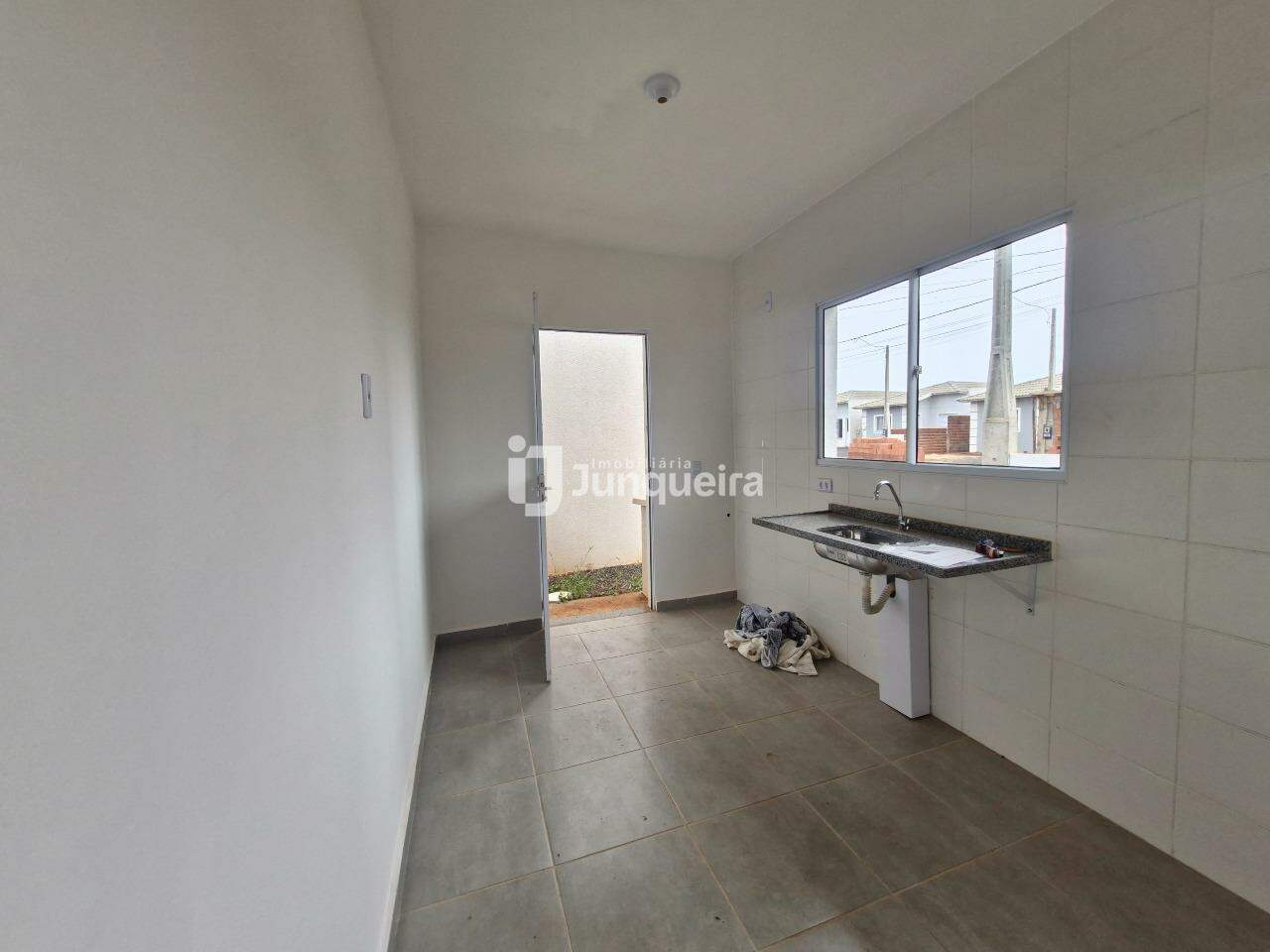 Casa à venda, 2 quartos, sendo 1 suíte, 2 vagas, no bairro Jardim das Oliveiras em Piracicaba - SP