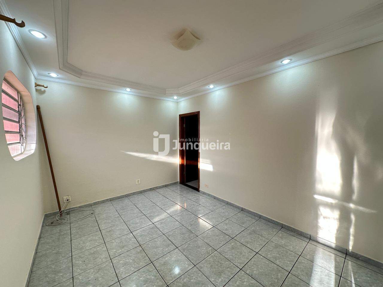 Casa à venda, 2 quartos, 1 vaga, no bairro Piracicamirim em Piracicaba - SP