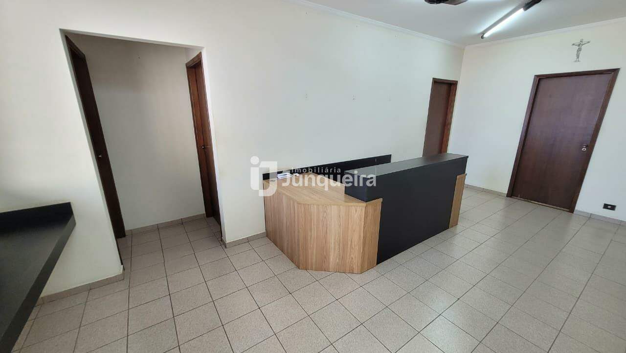 Prédio Comercial para alugar, no bairro Centro em Piracicaba - SP