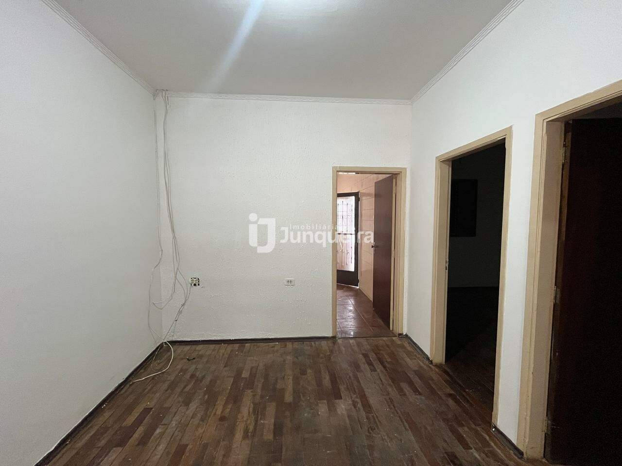 Casa para alugar, 2 quartos, 2 vagas, no bairro Vila Rezende em Piracicaba - SP