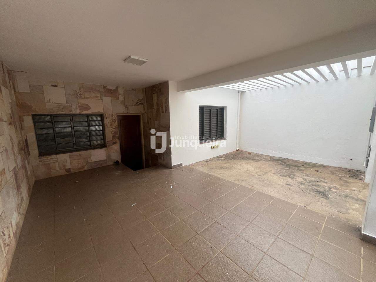 Casa para alugar, 2 quartos, 2 vagas, no bairro Vila Rezende em Piracicaba - SP