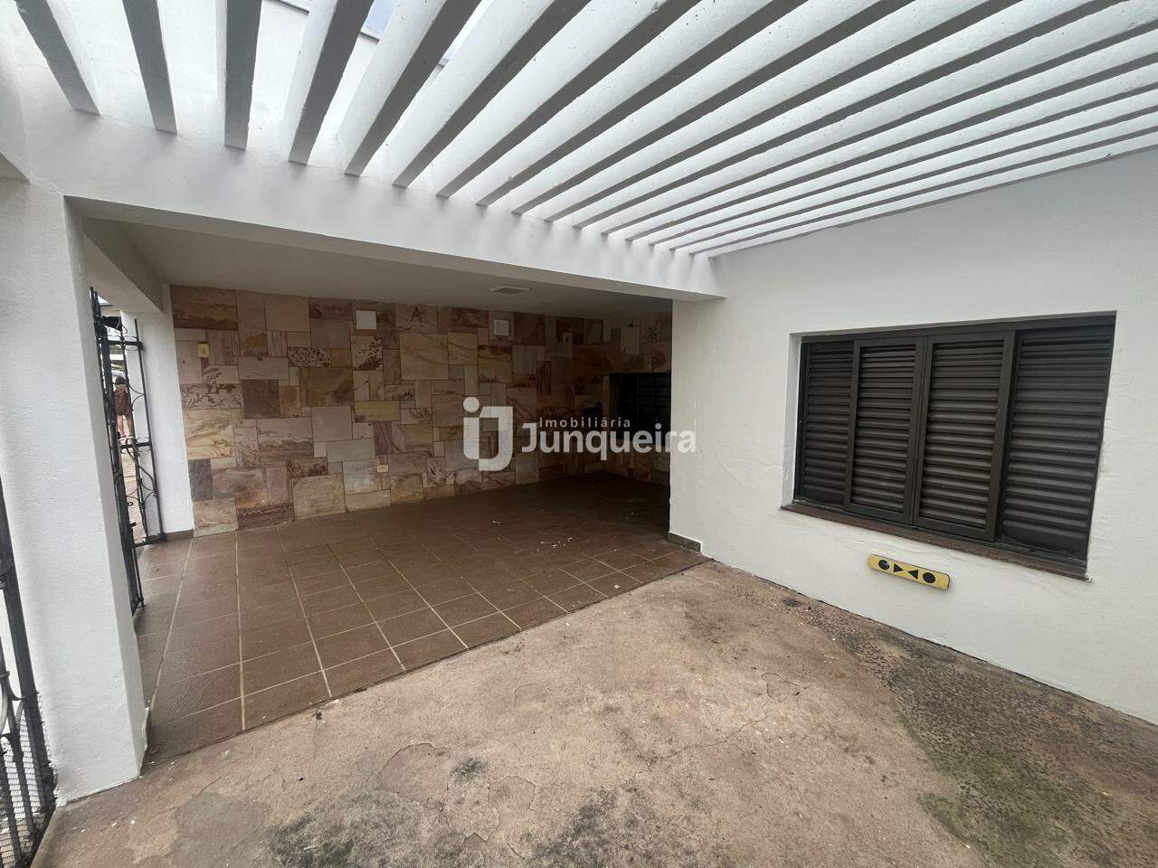 Casa para alugar, 2 quartos, 2 vagas, no bairro Vila Rezende em Piracicaba - SP