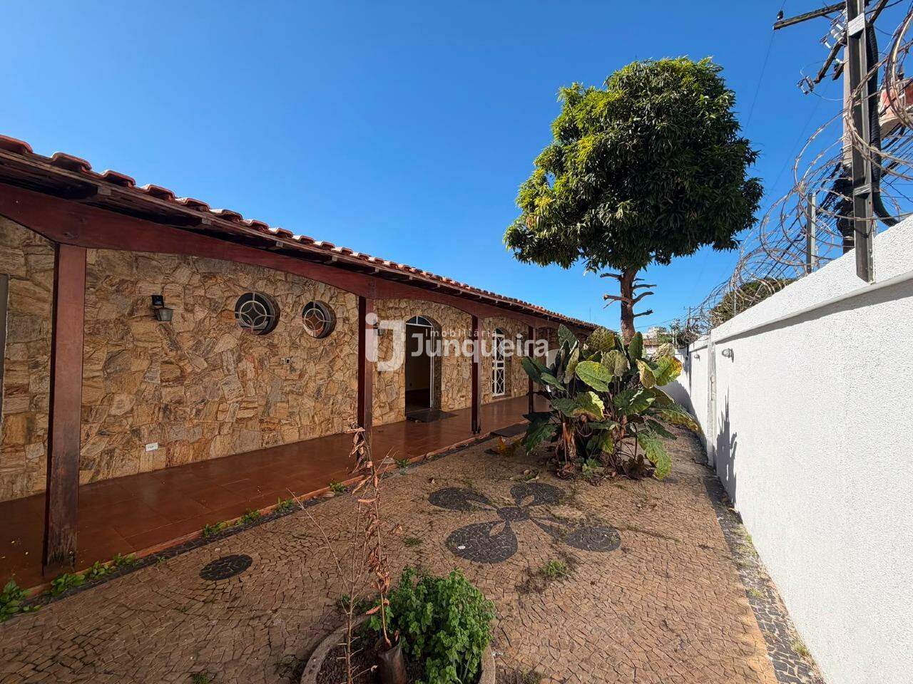 Casa à venda, 3 quartos, sendo 1 suíte, 5 vagas, no bairro Nova América em Piracicaba - SP
