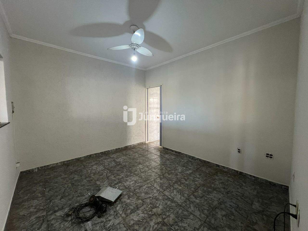 Casa para alugar, 2 quartos, 2 vagas, no bairro Pompéia em Piracicaba - SP