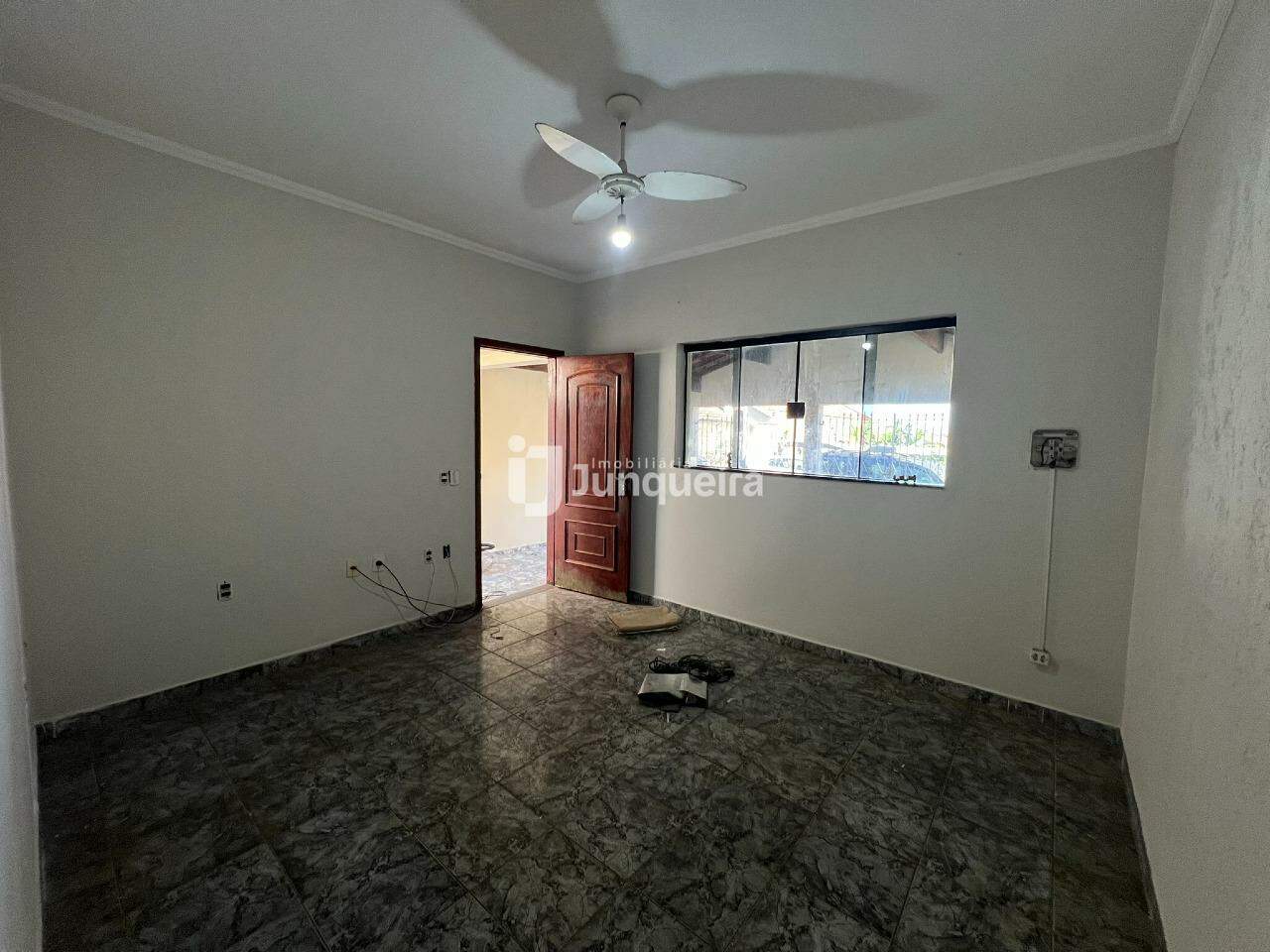 Casa para alugar, 2 quartos, 2 vagas, no bairro Pompéia em Piracicaba - SP