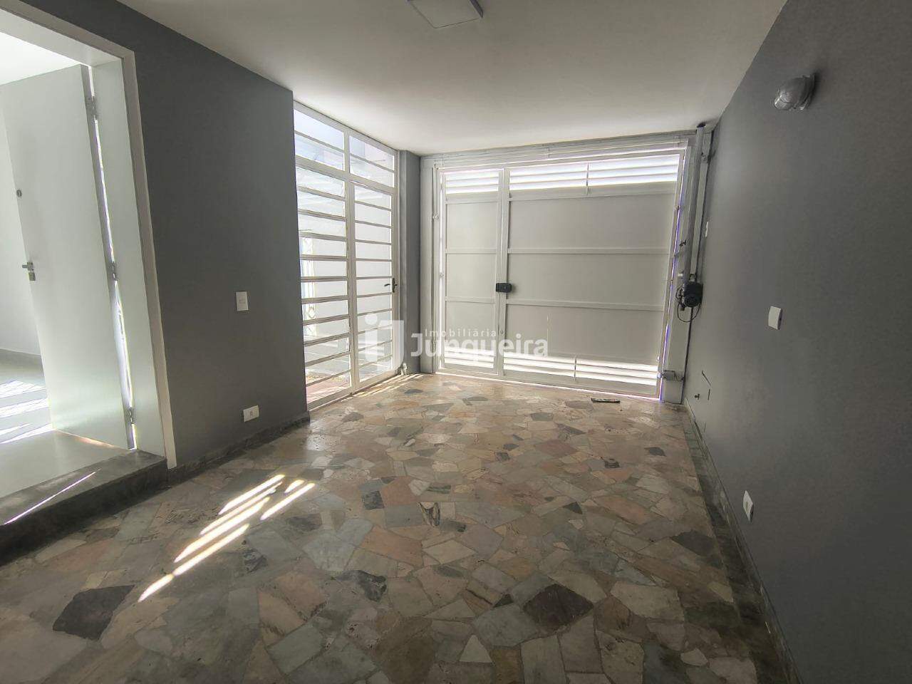 Casa Comercial para alugar, 4 quartos, sendo 1 suíte, 1 vaga, no bairro Alemães em Piracicaba - SP